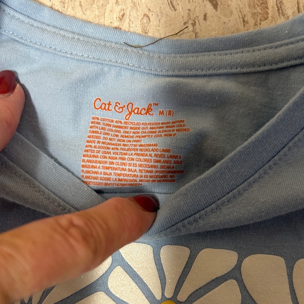 Cat & Jack Light Blue Peace Graphic Long Sleeve Tee & cream colored jeans size 8 - Picture 3 of 8